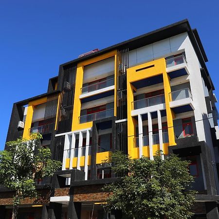 花蓮亮君經典民宿1館加2館民宿-東大門夜市-電梯包棟bright King Homestay Hualien Buitenkant foto