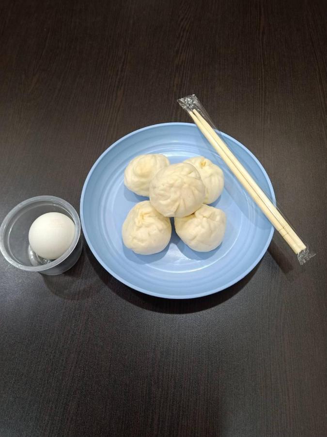 花蓮亮君經典民宿1館加2館民宿-東大門夜市-電梯包棟bright King Homestay Hualien Buitenkant foto