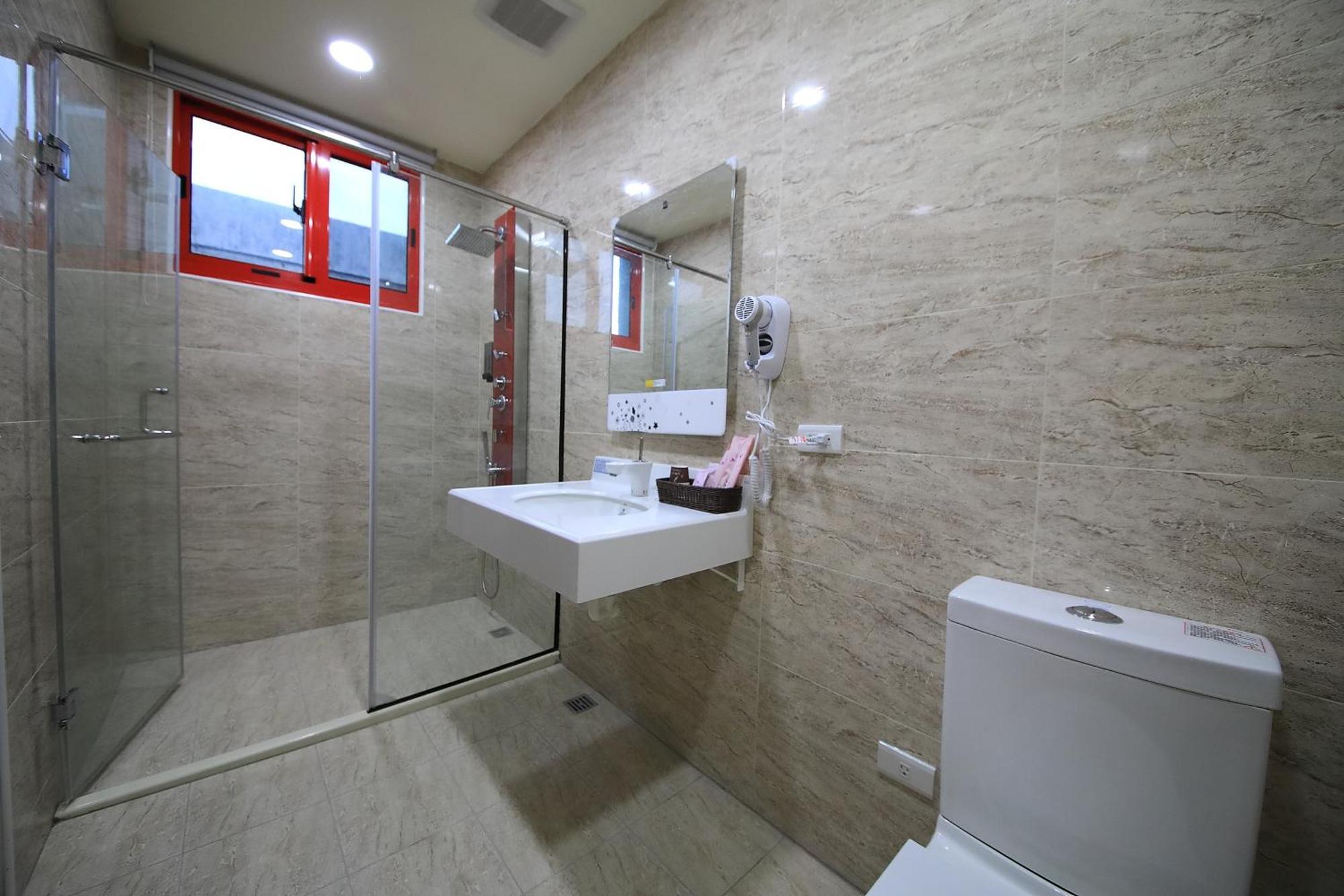 花蓮亮君經典民宿1館加2館民宿-東大門夜市-電梯包棟bright King Homestay Hualien Kamer foto