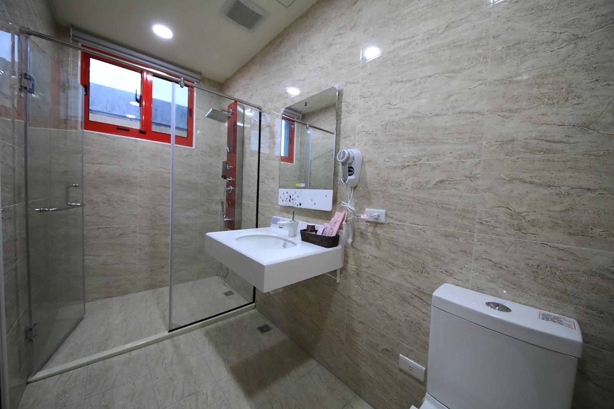 花蓮亮君經典民宿1館加2館民宿-東大門夜市-電梯包棟bright King Homestay Hualien Kamer foto