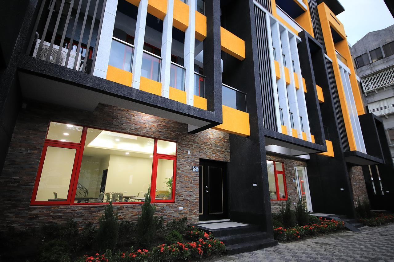 花蓮亮君經典民宿1館加2館民宿-東大門夜市-電梯包棟bright King Homestay Hualien Buitenkant foto