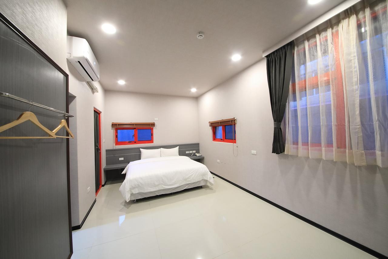 花蓮亮君經典民宿1館加2館民宿-東大門夜市-電梯包棟bright King Homestay Hualien Buitenkant foto