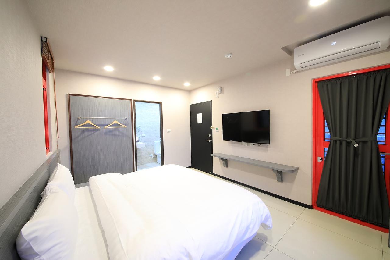 花蓮亮君經典民宿1館加2館民宿-東大門夜市-電梯包棟bright King Homestay Hualien Buitenkant foto