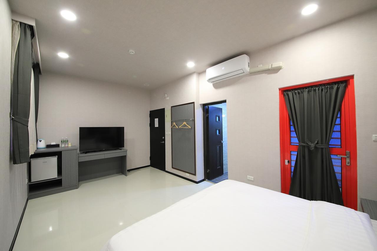 花蓮亮君經典民宿1館加2館民宿-東大門夜市-電梯包棟bright King Homestay Hualien Buitenkant foto