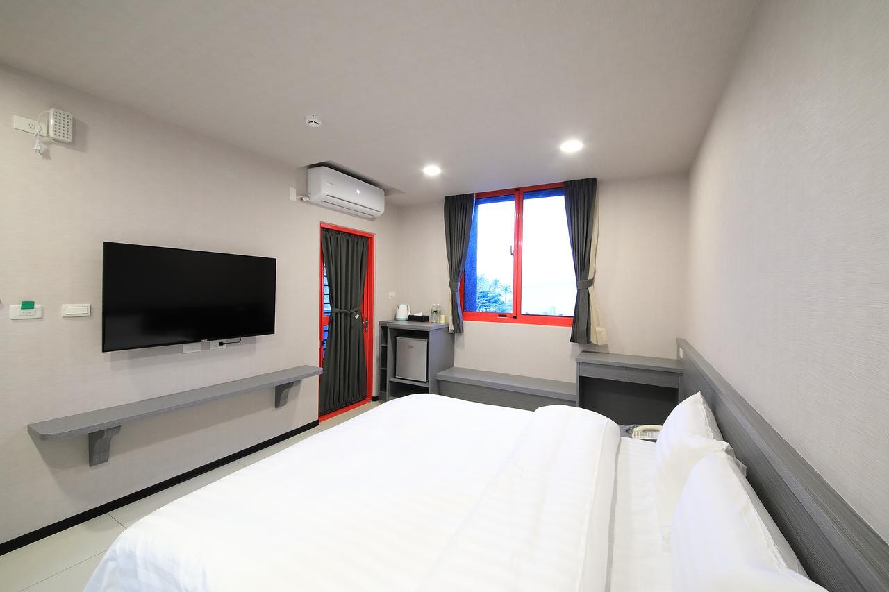 花蓮亮君經典民宿1館加2館民宿-東大門夜市-電梯包棟bright King Homestay Hualien Buitenkant foto