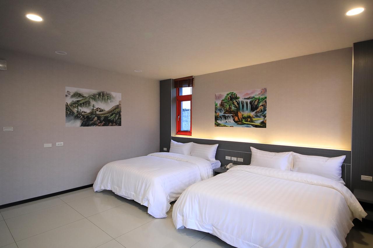 花蓮亮君經典民宿1館加2館民宿-東大門夜市-電梯包棟bright King Homestay Hualien Buitenkant foto