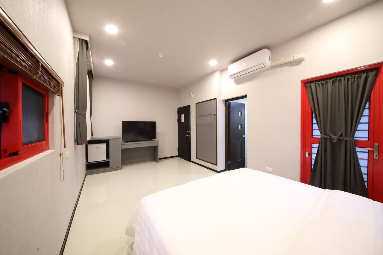 花蓮亮君經典民宿1館加2館民宿-東大門夜市-電梯包棟bright King Homestay Hualien Buitenkant foto