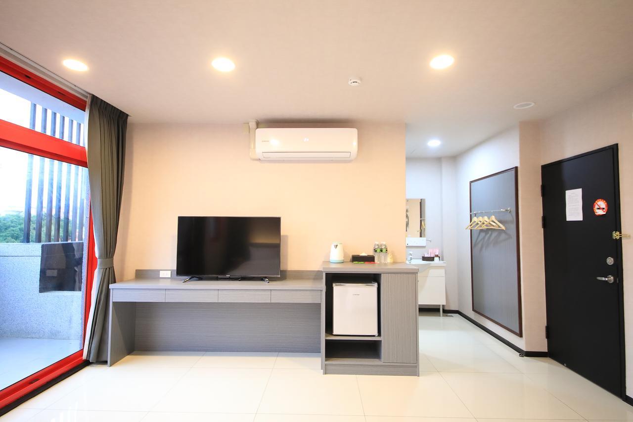 花蓮亮君經典民宿1館加2館民宿-東大門夜市-電梯包棟bright King Homestay Hualien Buitenkant foto
