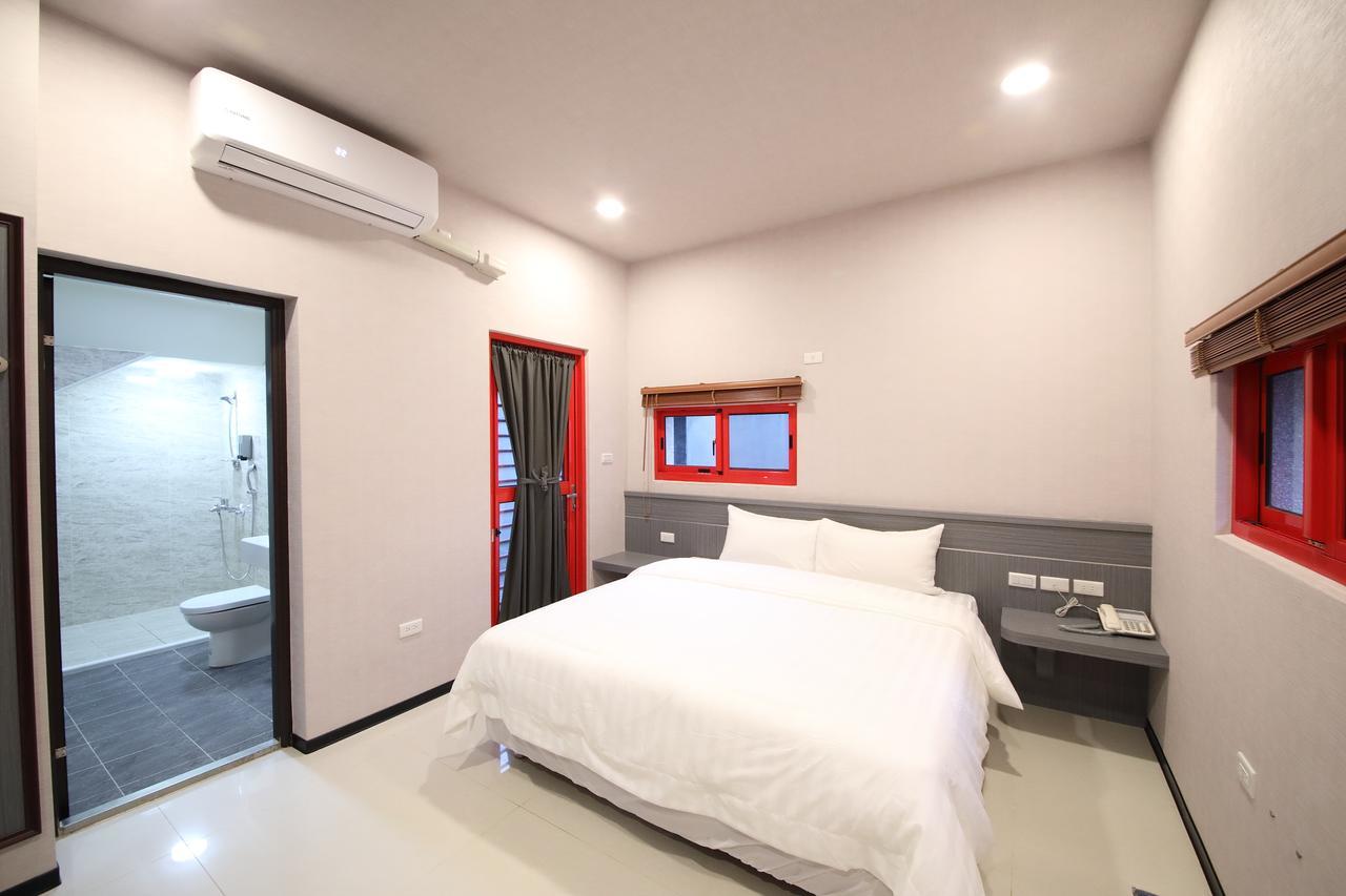花蓮亮君經典民宿1館加2館民宿-東大門夜市-電梯包棟bright King Homestay Hualien Buitenkant foto