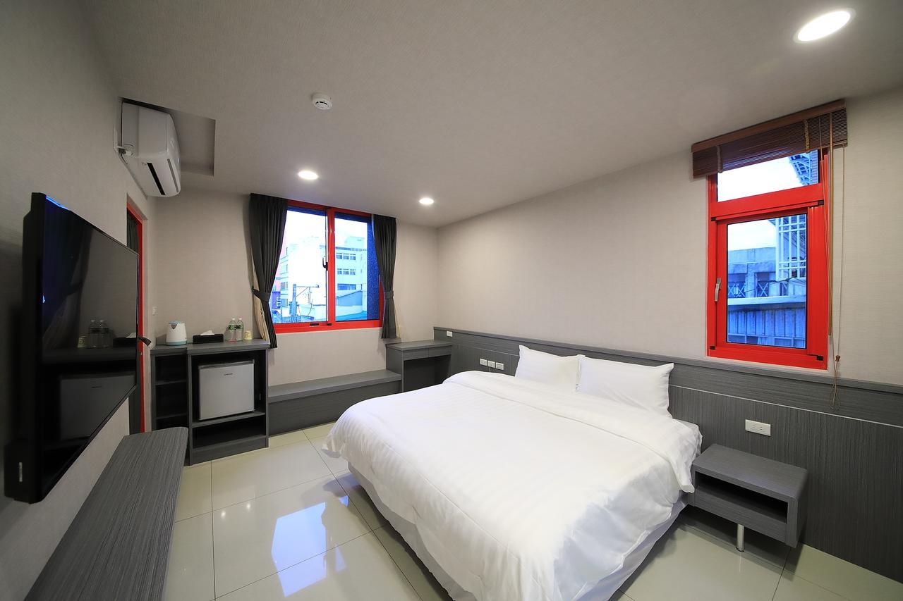 花蓮亮君經典民宿1館加2館民宿-東大門夜市-電梯包棟bright King Homestay Hualien Buitenkant foto