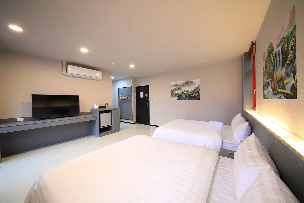 花蓮亮君經典民宿1館加2館民宿-東大門夜市-電梯包棟bright King Homestay Hualien Buitenkant foto