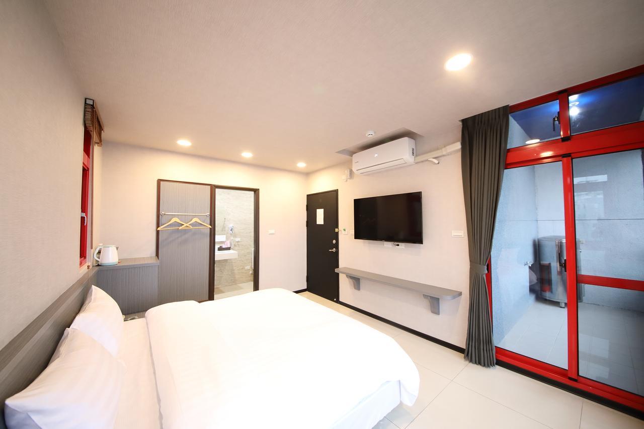 花蓮亮君經典民宿1館加2館民宿-東大門夜市-電梯包棟bright King Homestay Hualien Buitenkant foto